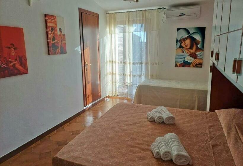 バルコニー付きスタンダードトリプルルーム, B&b Il Grillo