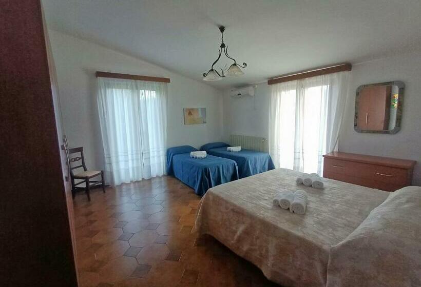 带阳台的三人标准间, B&b Il Grillo