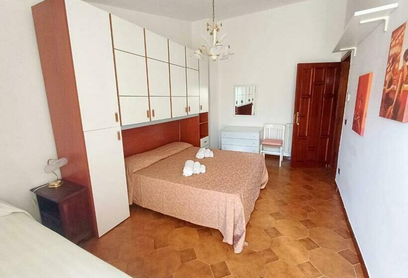 带阳台的三人标准间, B&b Il Grillo