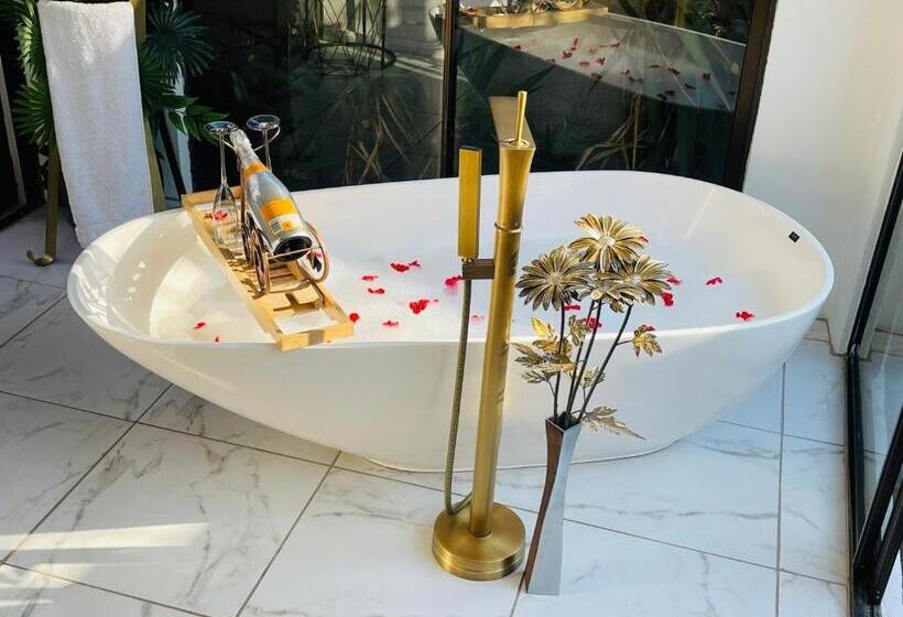 Президентский Люкс, 24 On Basil Boutique Luxury