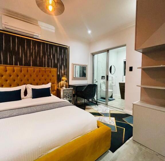 프레지덴셜 스위트, 24 On Basil Boutique Luxury