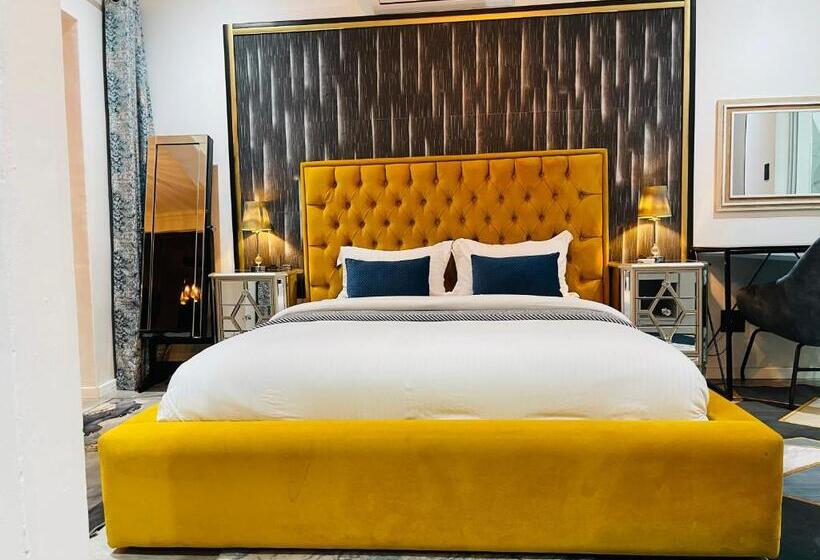 프레지덴셜 스위트, 24 On Basil Boutique Luxury