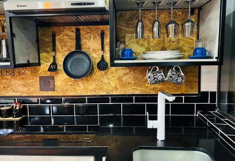 스탠다드 스튜디오 킹침대, 24 On Basil Boutique Luxury