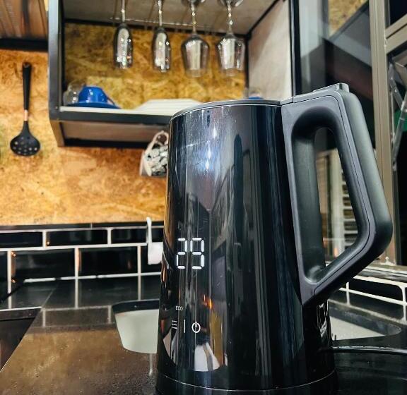 스탠다드 스튜디오 킹침대, 24 On Basil Boutique Luxury