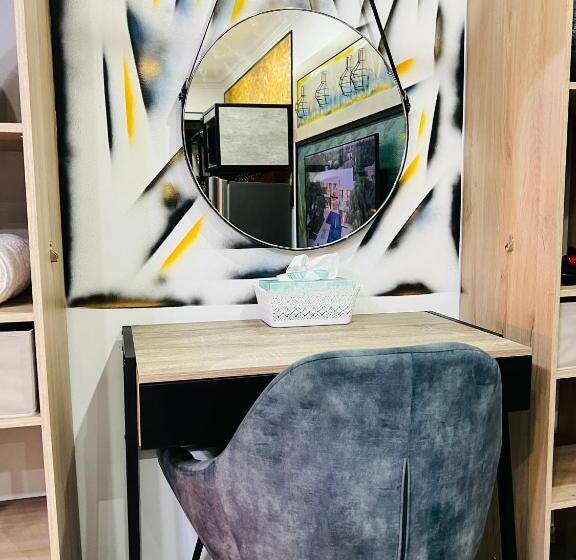 스탠다드 스튜디오 킹침대, 24 On Basil Boutique Luxury