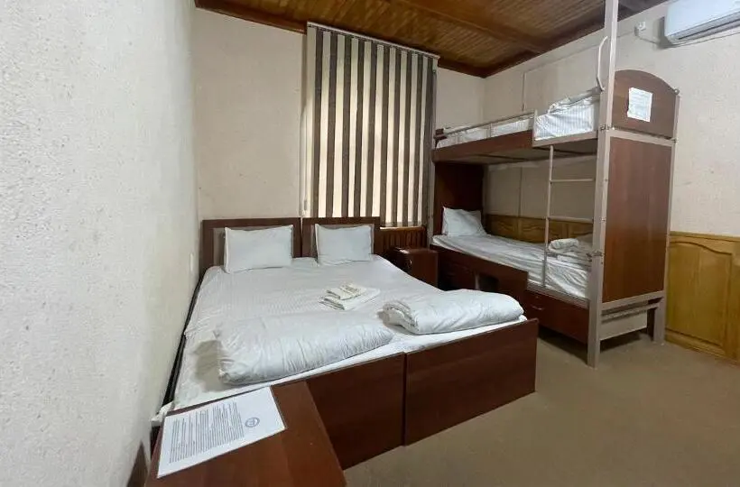 اتاق استاندارد چهار تخته, Old Inn