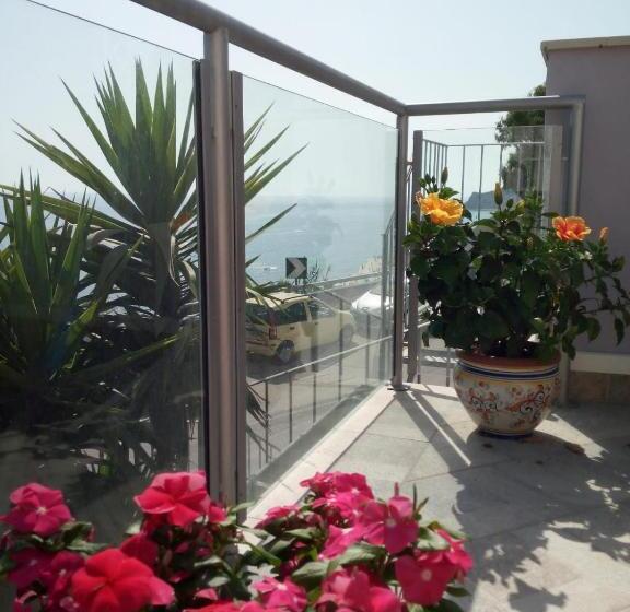 غرفة قياسية رباعية, La Perla Scala Dei Turchi