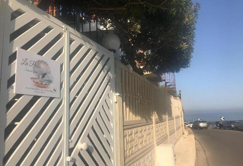 غرفة قياسية رباعية, La Perla Scala Dei Turchi