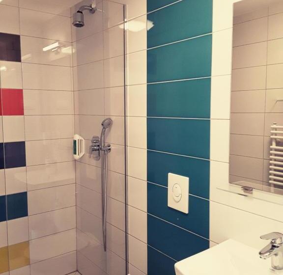 اتاق استاندارد با چشمانداز باغ, Accommodation Baron