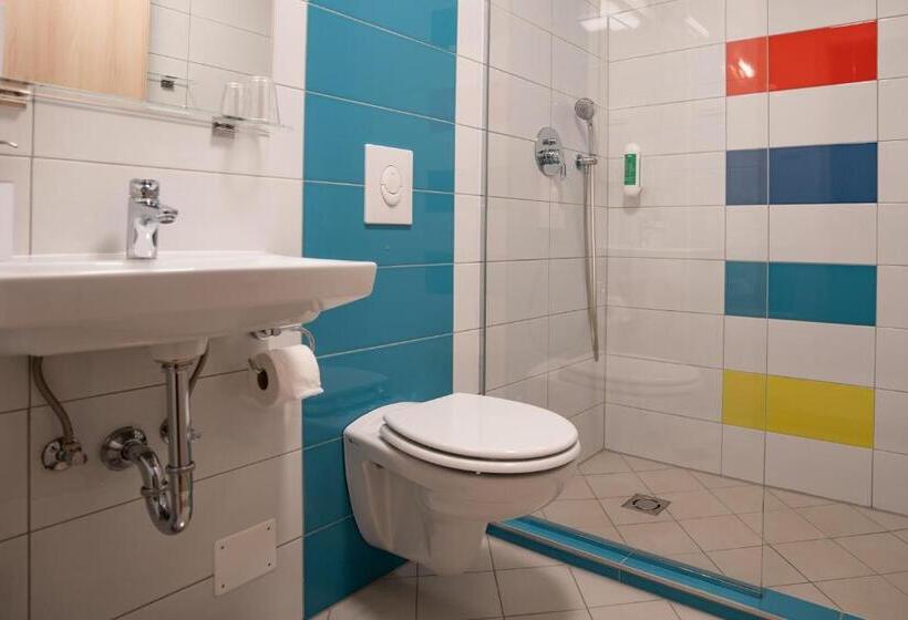 اتاق استاندارد, Accommodation Baron
