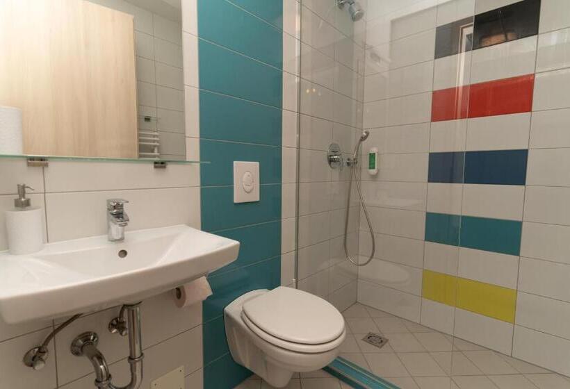 استودیو استاندارد با بالکن, Accommodation Baron