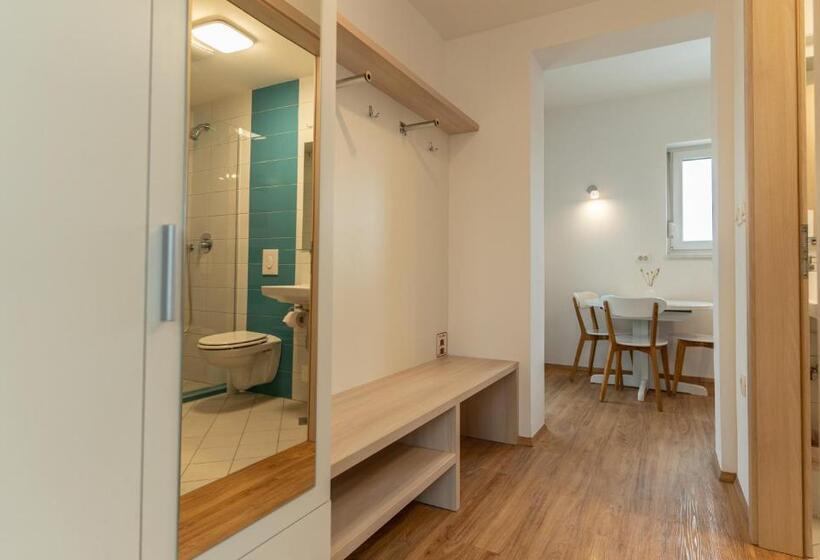 استودیو استاندارد با بالکن, Accommodation Baron