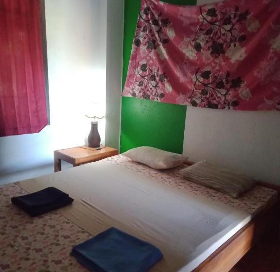 חדר אקונומי, Apollo Hostel