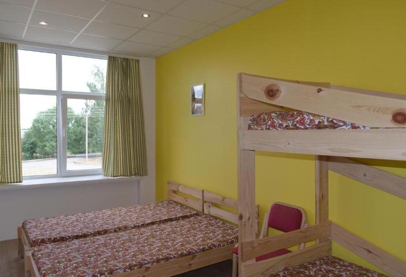 اتاق استاندارد چهار تخته, Nakvynė Miroslave