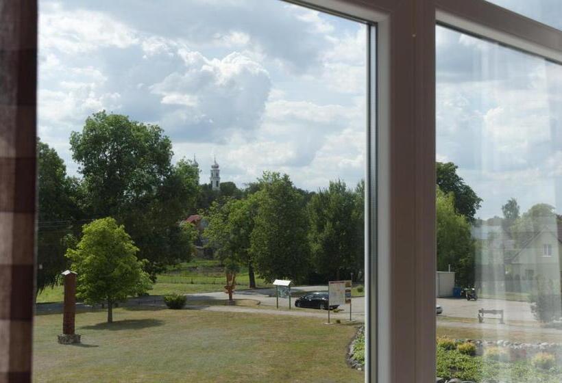 اتاق استاندارد چهار تخته, Nakvynė Miroslave