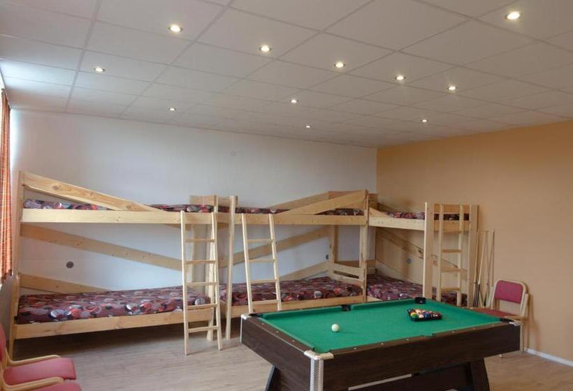 اتاق خانوادگی, Nakvynė Miroslave