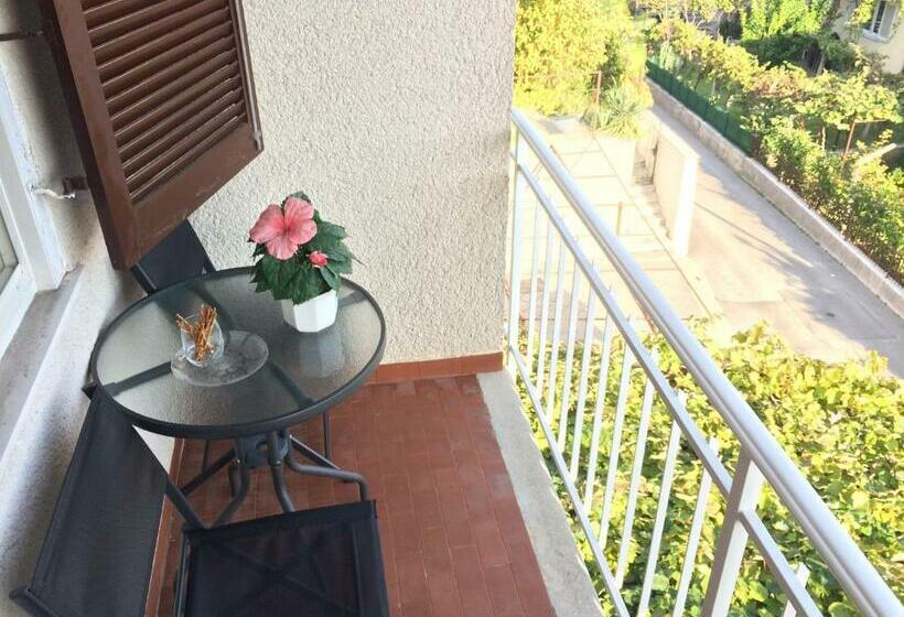 اتاق استاندارد با چشم‌انداز دریا, Rooms And Apartment Lia