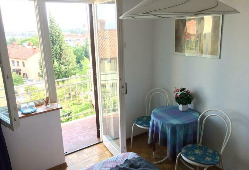 اتاق استاندارد با چشم‌انداز دریا, Rooms And Apartment Lia