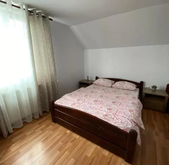 ファミリールーム, Pensiunea Martuca