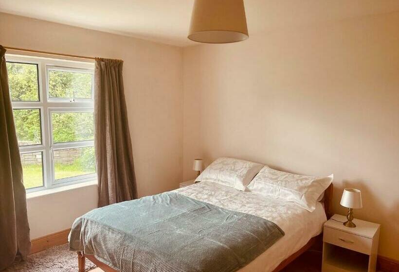 غرفة قياسية مطلّة علي الحديقة, Maghera House