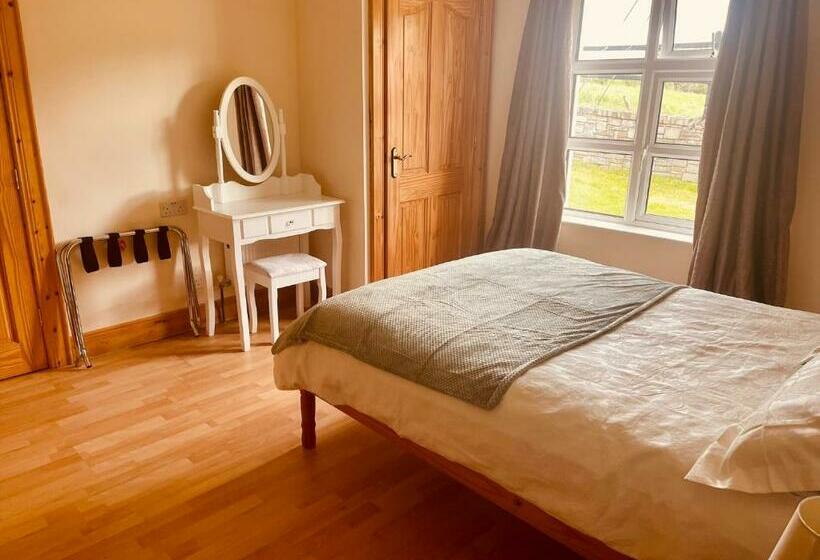 غرفة قياسية مطلّة علي الحديقة, Maghera House