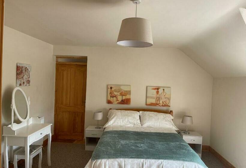 غرفة قياسية, Maghera House