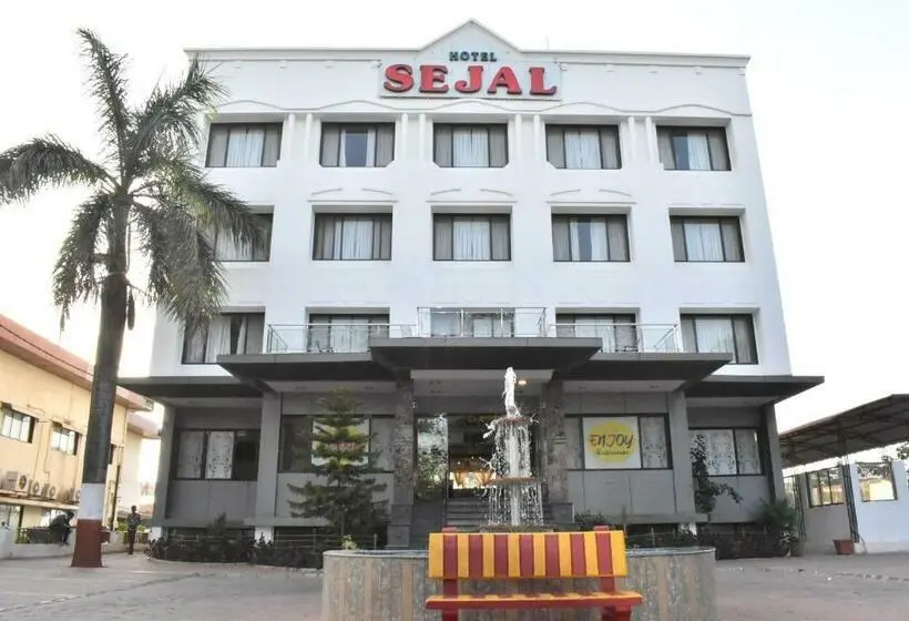 デラックスルーム, Sejal
