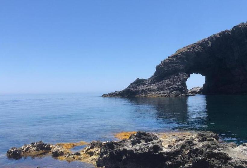 海景豪华三人间, Dammuso Levante