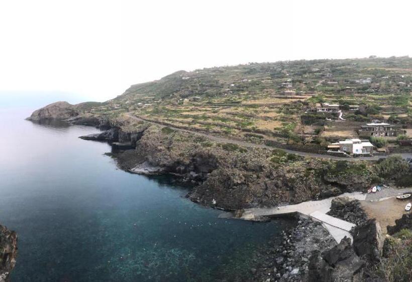 海景豪华三人间, Dammuso Levante