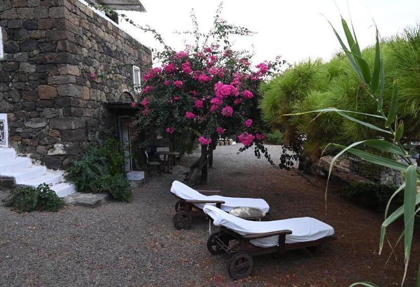 海景豪华三人间, Dammuso Levante