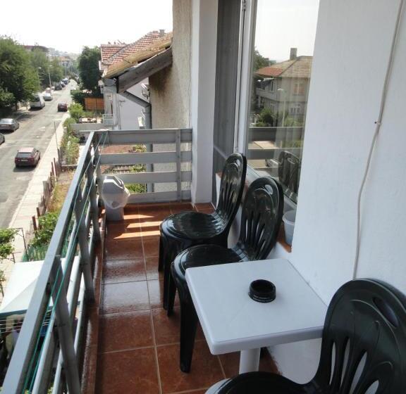 חדר דלוקס לשלושה עם נו לים, Guest Rooms Kotvаta