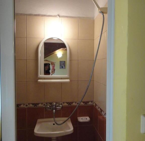 חדר דלוקס לשלושה עם נו לים, Guest Rooms Kotvаta