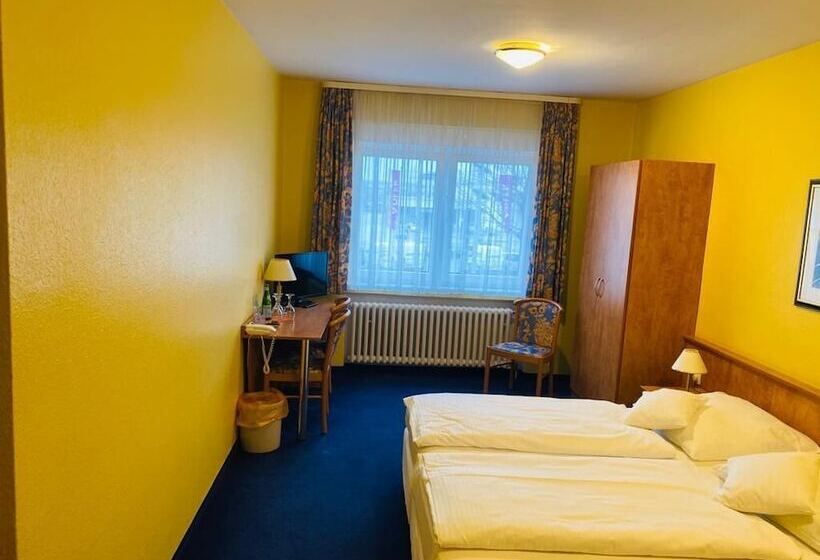Номер Стандарт Трехместный, Friends Hotel Kerpen