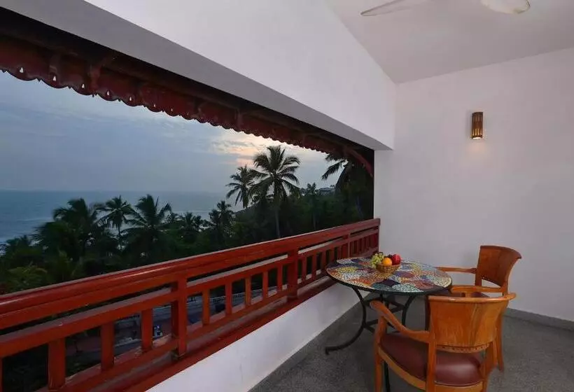 オーシャンビューデラックスルームバルコニー付き, Getaway Beach Resort Kovalam
