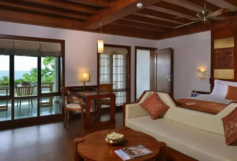 オーシャンビューデラックスルームバルコニー付き, Getaway Beach Resort Kovalam