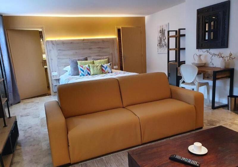 חדר משפחתי, Logis L'auberge De Larressingle