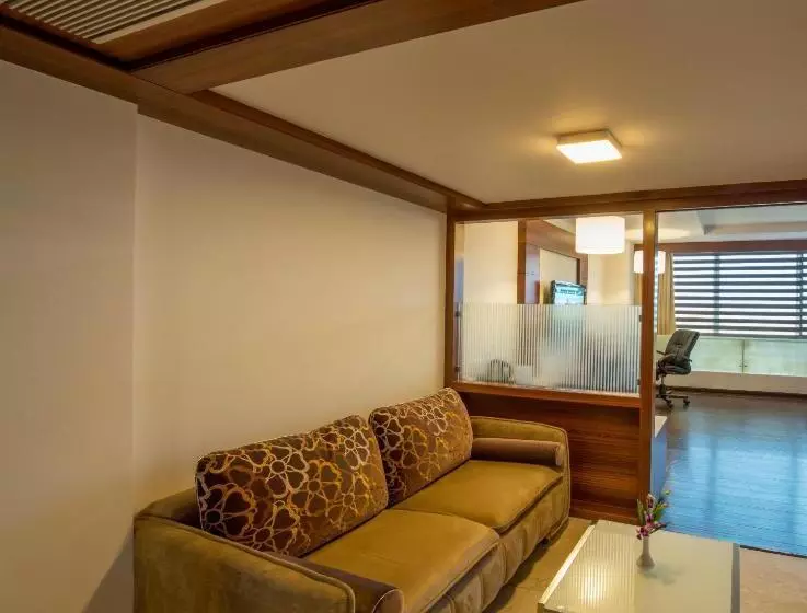 Chambre Executive, Sandy's Tower