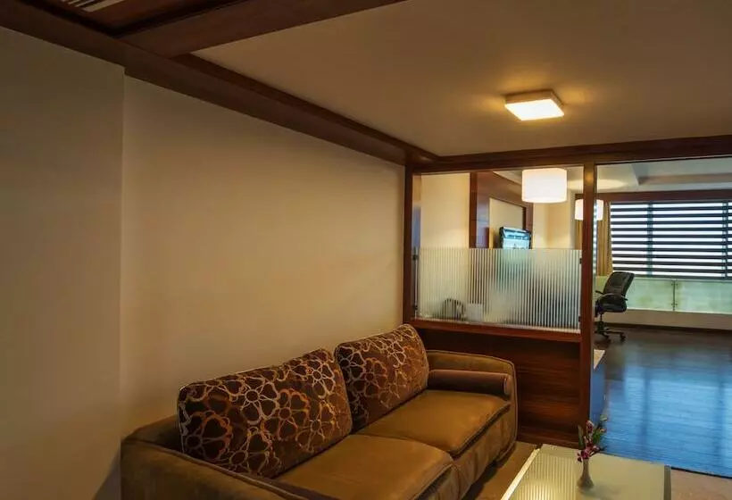 Chambre Executive, Sandy's Tower