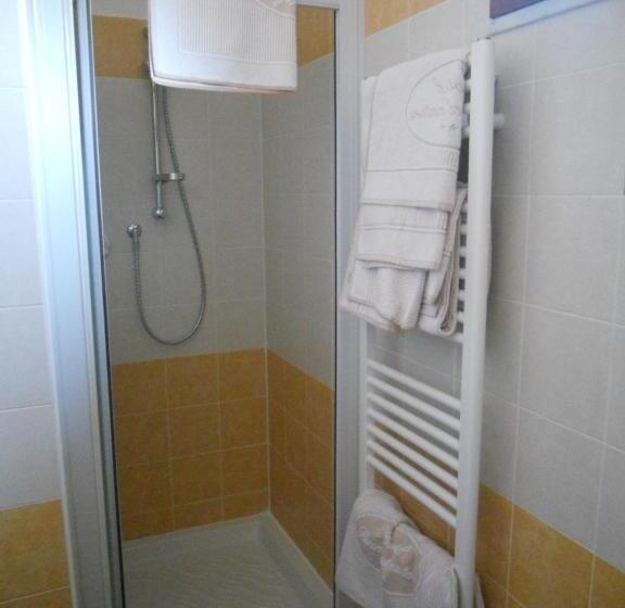 חדר סטנדרט לשלושה, Sonno D Autore