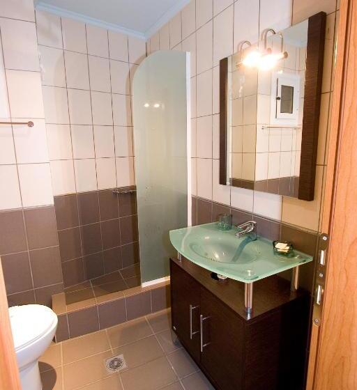 חדר דלוקס לשלושה, Souris