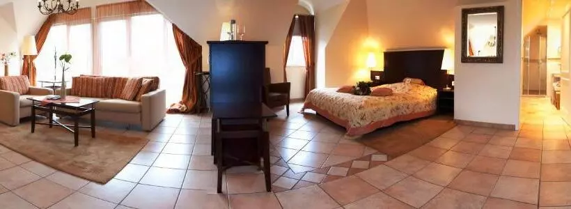 スイート, Tandreas Hotel & Restaurant