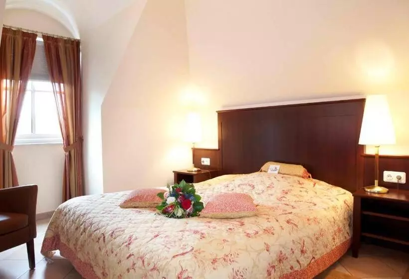スイート, Tandreas Hotel & Restaurant