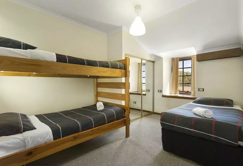 ２ベッドルームアパートメント, Village Family Motor Inn