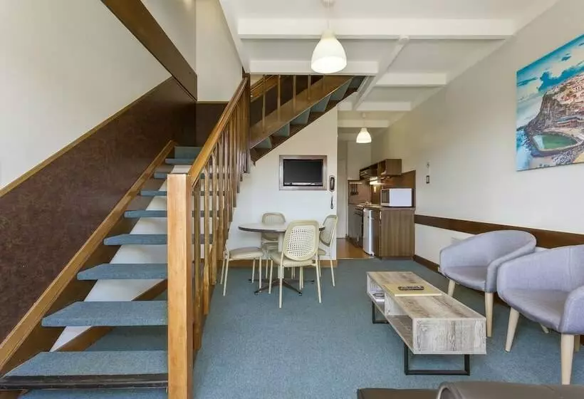 ２ベッドルームアパートメント, Village Family Motor Inn