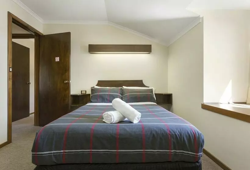 ２ベッドルームアパートメント, Village Family Motor Inn