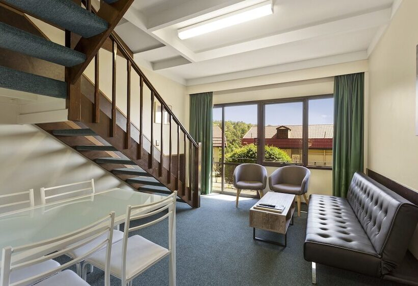 آپارتمان 2 خوابه, Village Family Motor Inn