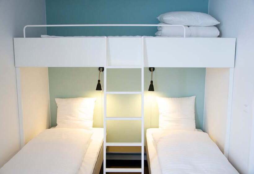 スタンダードトリプルルーム, Motel X