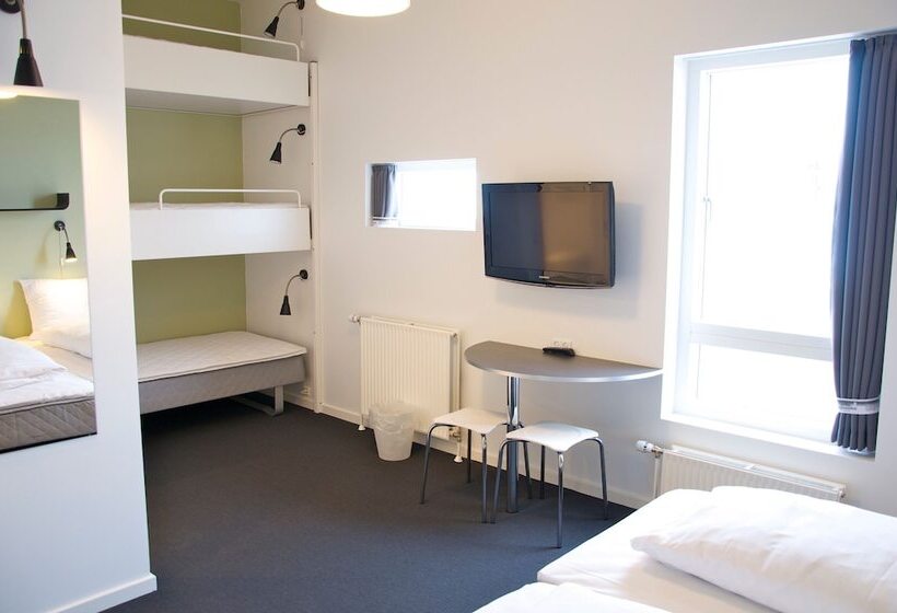 Номер Стандарт, Motel X