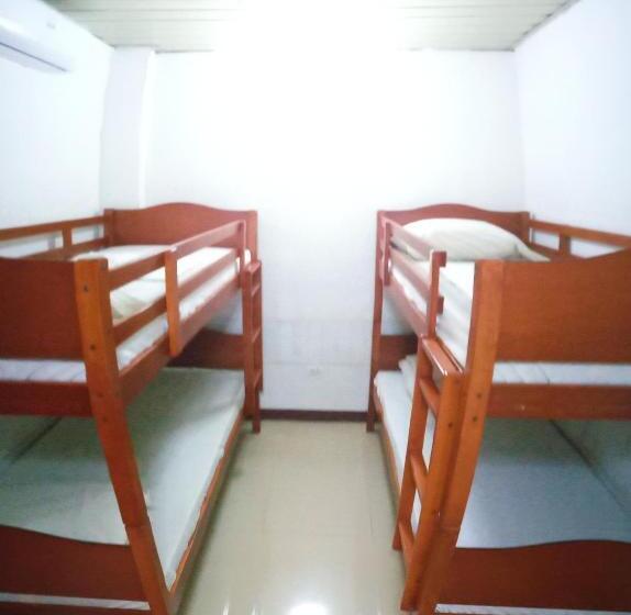 اتاق استاندارد چهارنفره با سرویس بهداشتی مشترک, Bnt Inn