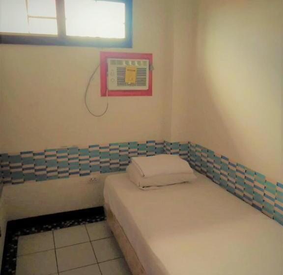 اتاق استاندارد یک تخته با سرویس بهداشتی مشترک, Bnt Inn